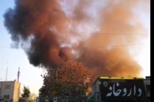 آتش‌سوزی گسترده در خیابان شوش تهران حوالی ایستگاه مترو/ ویدئو