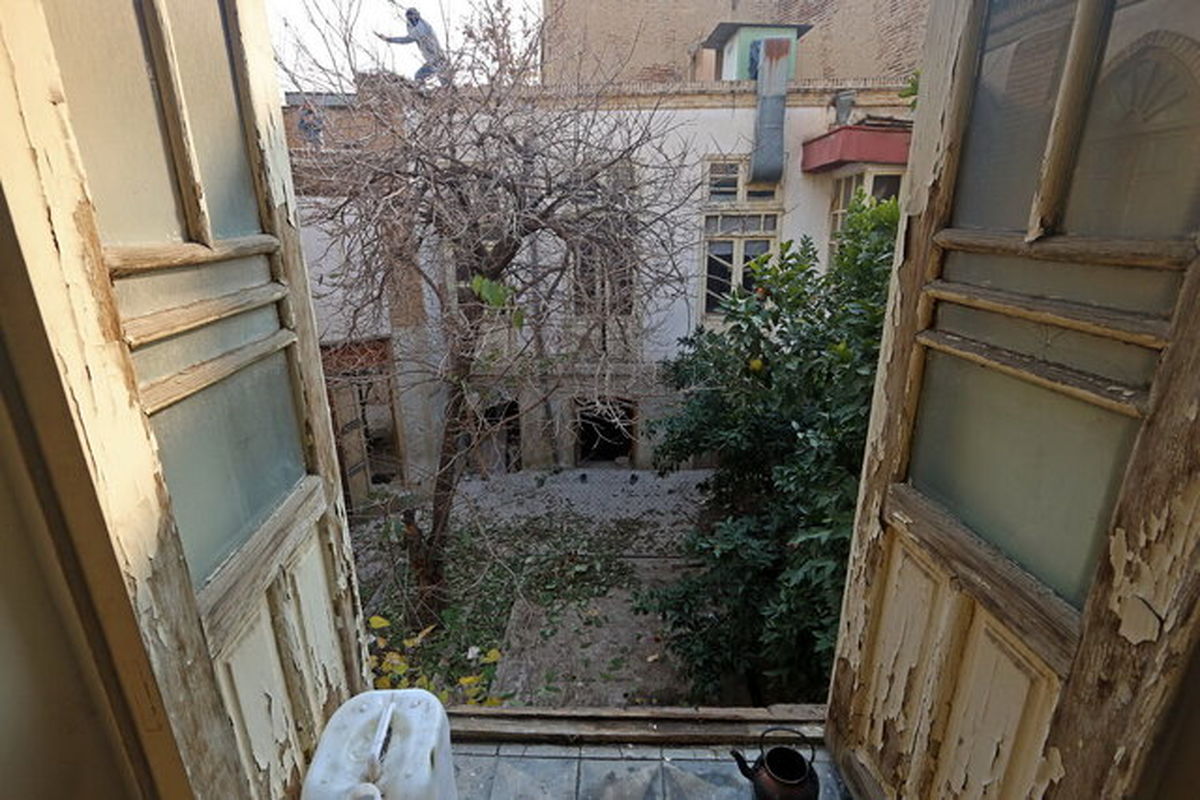 سرمایهگذار در راه خانه پدری جلال