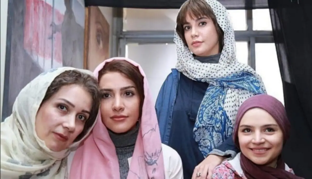 واکنش کیانوش عیاری به حضور زنان با کلاه‌گیس در سیما