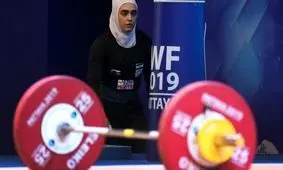 کلیپ جنجالی؛ رونمایی از لباس زنان پاورلیفتینگ‌کار