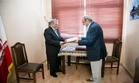 اهدای کتاب نفیس قرآن‌طباخ‌ به‌ استانداری اصفهان، توسط بانک‌پاسارگاد