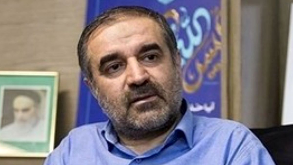 سلبریتیها با هدایت دشمن مثل میکروب بر بدن سیاست نفوذ کردهاند