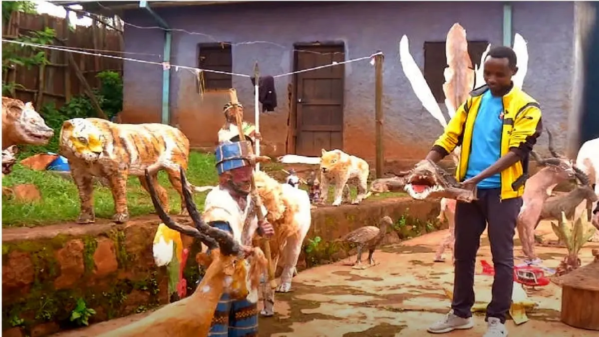 خلاقیت بی‌نظیر جوان آفریقایی در ساخت مجسمه از کاغذ/ تصاویر