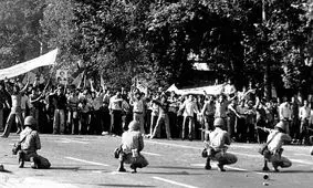 افرادی به پهنای این کشور خون دادند، کسانی به پهنای آن رانت می خورند!