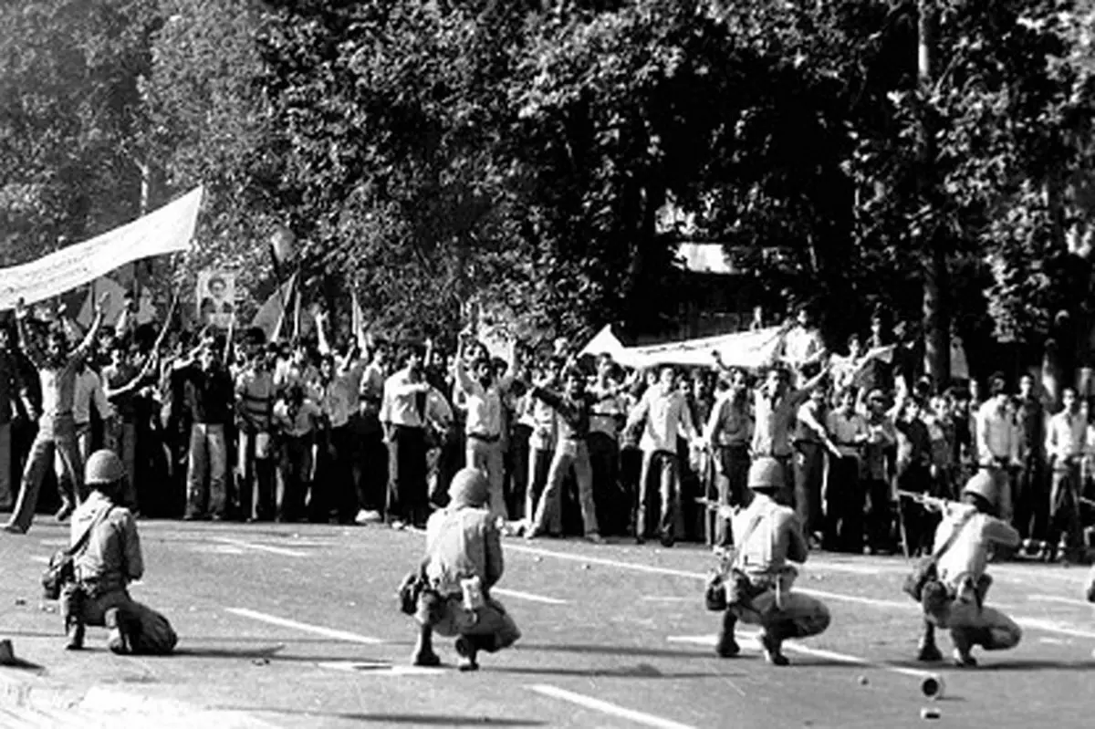 افرادی به پهنای این کشور خون دادند، کسانی به پهنای آن رانت می خورند!