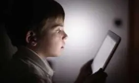 بچه ها از چه سنی باید از گوشی هوشمند استفاده کنند؟