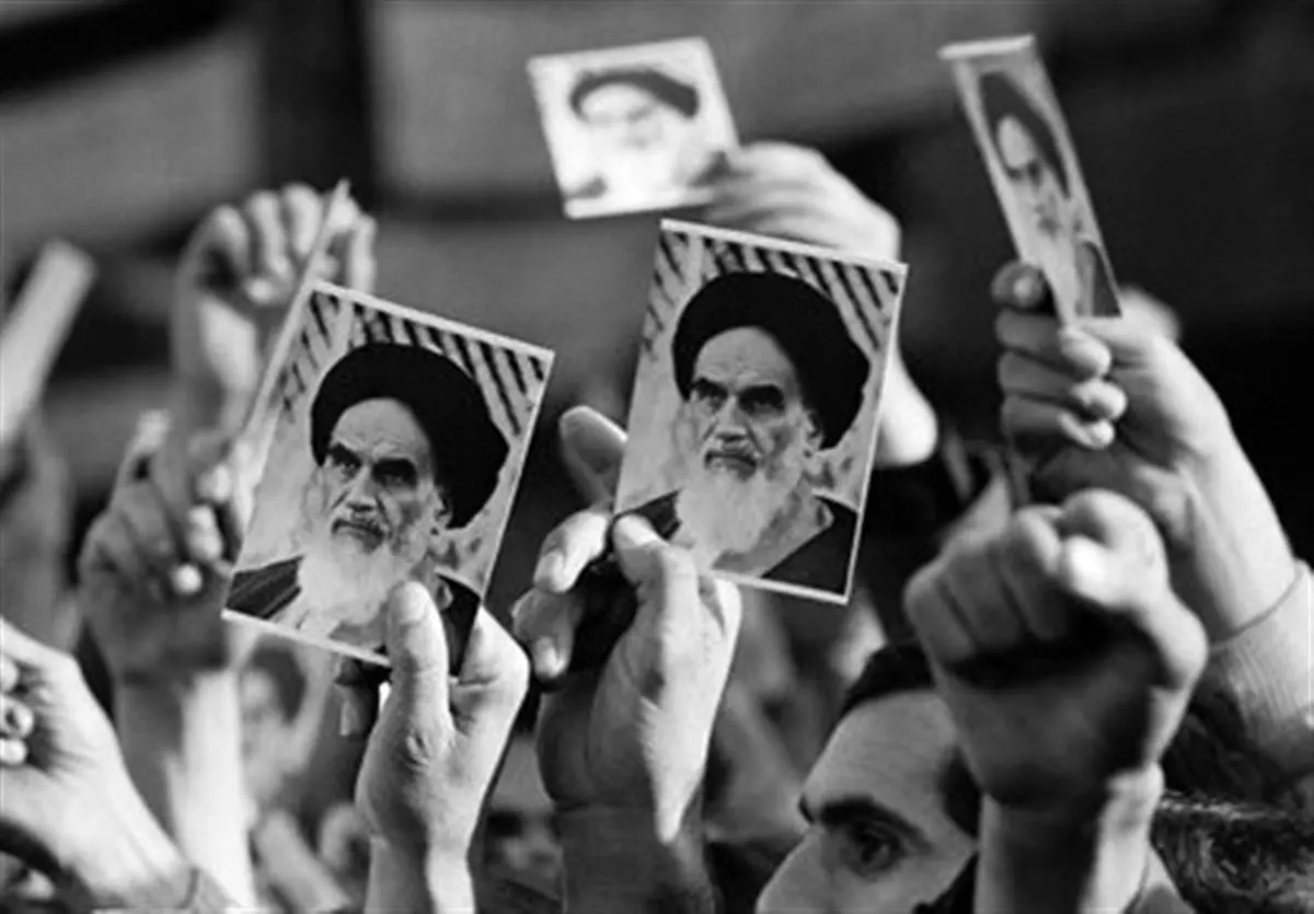 امام(ره) به جوانان 18 تا 25 سال اعتماد داشتند / اگر می‌خواهیم از گردنه‌های سخت امروز عبور کنیم، نیاز به جوانان داریم / تبعیض، به اعتماد مردم ضربه می‌زند