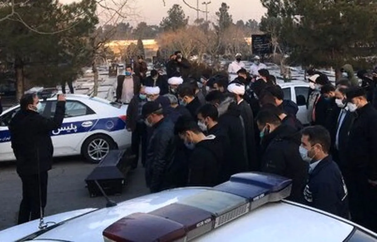 مراسم خاکسپاری علی انصاریان/ حضور دایی، کریمی و کاپیتان استقلال/ اقامه نماز به امامت شیخ حسین انصاریان/ عکس