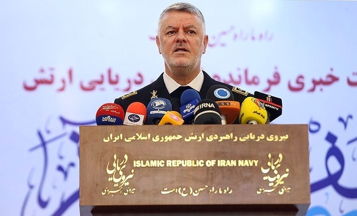 دریادار خانزادی: انبوهی از تواناییهای صنعتی، علمی و فناورانه را برای تولید تسلیحات دفاعی در اختیار داریم