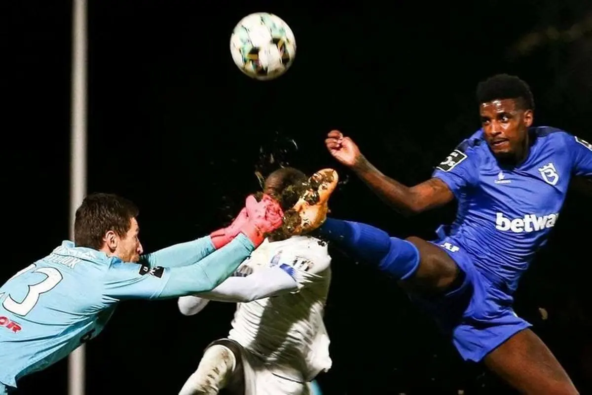 هم‌تیمی مهدی طارمی ضربه مغزی شد