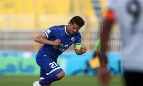 حاشیه دیدار استقلال - نساجی| ناراحتی و ضربه غفوری به بطری آب/ اعتراض شدید فکری به داور