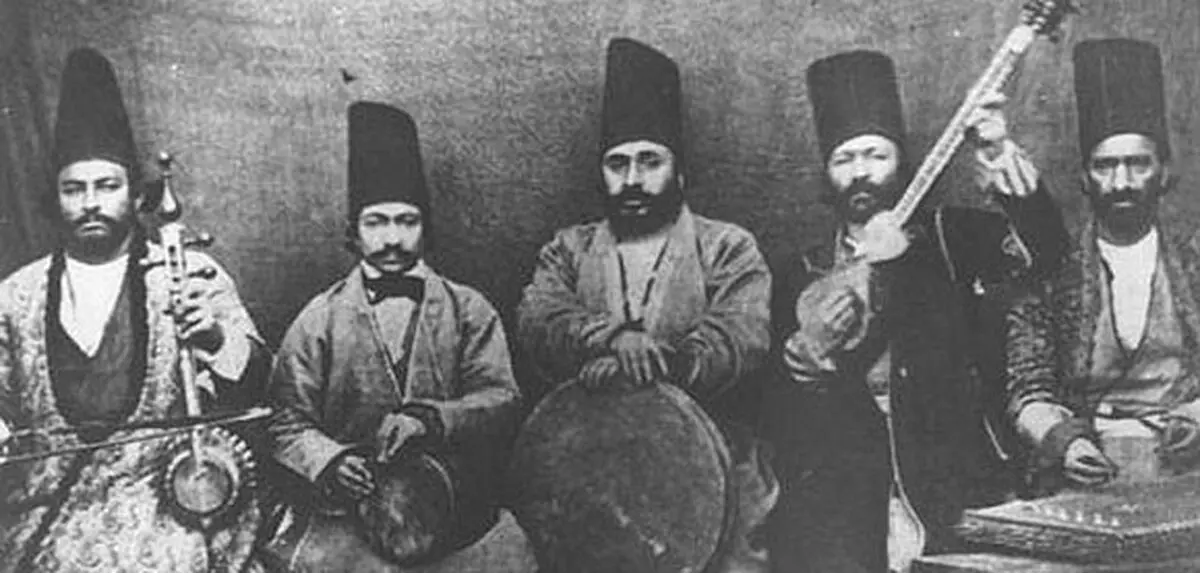 شب بعد از شام تارچی [و] سنتورچی آمده قدری زدند