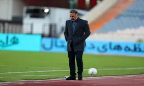 حمایت محمود فکری از بازیکنان معترض استقلال/ عکس