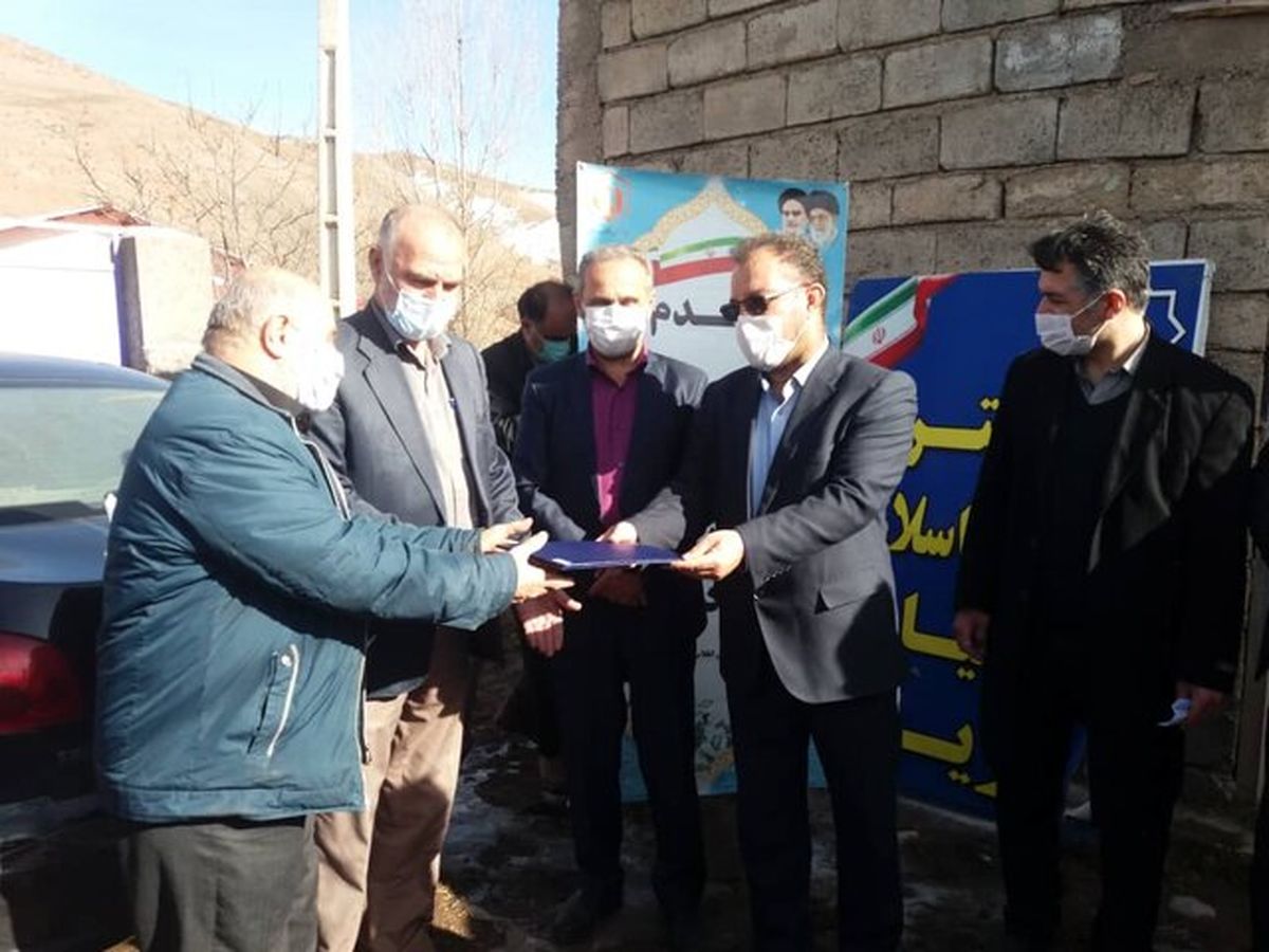اهدا ۵۰ سند روستایی به اهالی روستای اویل نوشهر