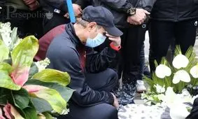 اشک یحیی و پرسپولیسی‌ها بر مزار میناوند و انصاریان/ عکس