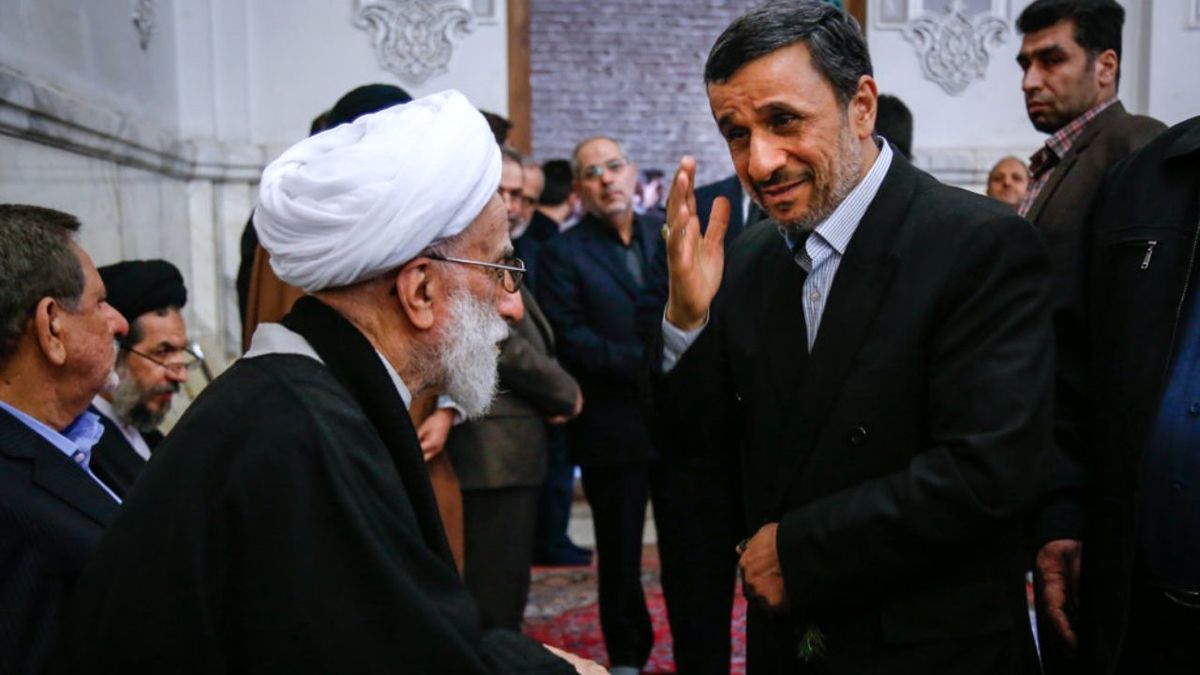 احمد زیدآبادی: عبور شتر از سوراخ سوزن، آسانتر از عبور احمدینژاد از صافی شورای نگهبان است