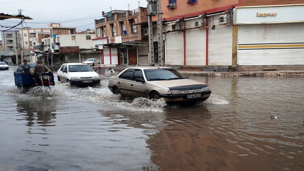 رفع آب گرفتگی های معابر و زیرگذرها درمناطق هشتگانه شهر اهواز در پی بارندگی روز گذشته