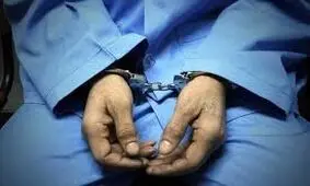 مامور قلابی هنگام استعمال مواد مخدر در لباس پلیس دستگیر شد
