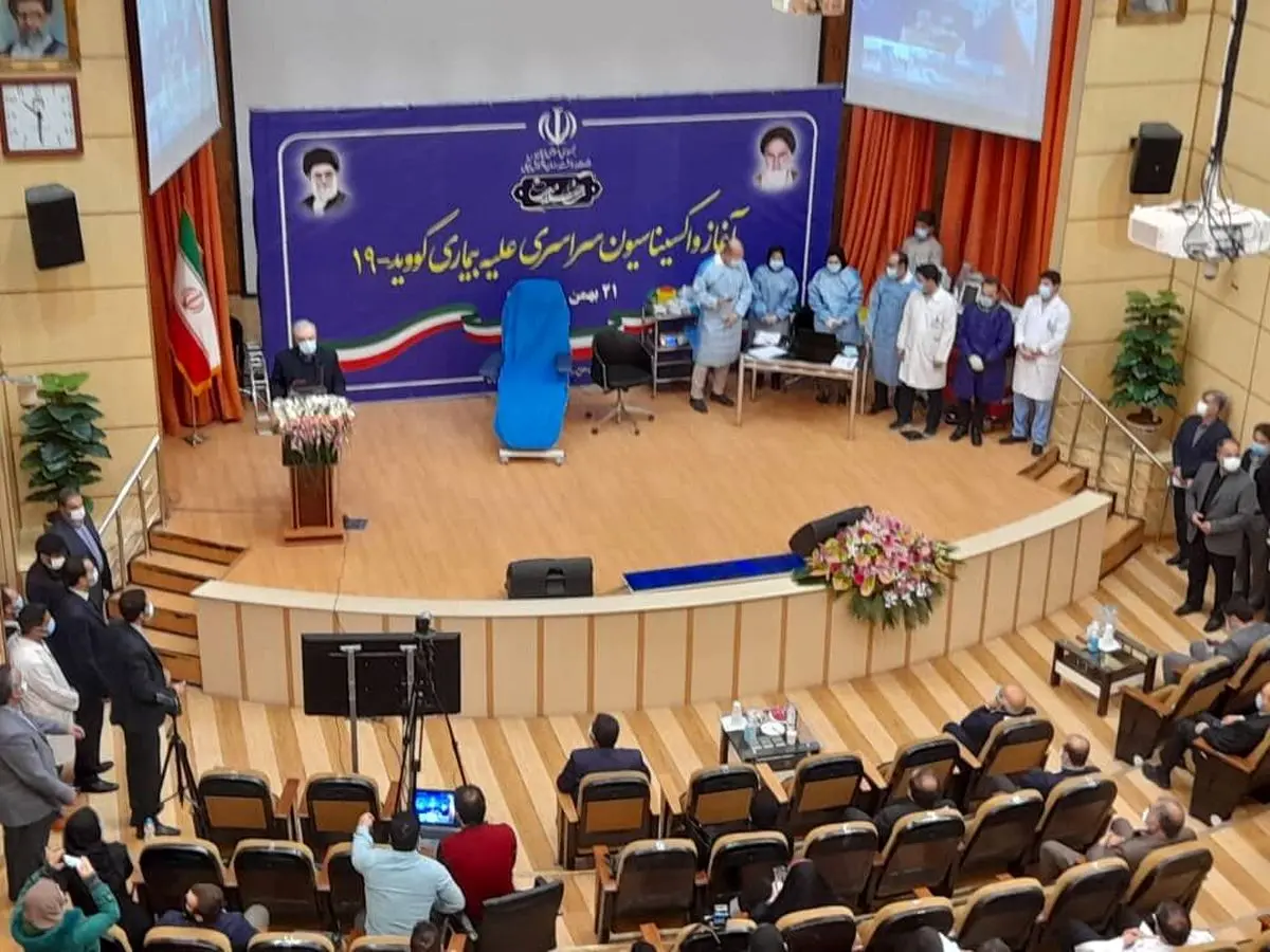 واکسیناسیون کرونا در ایران آغاز شد/ فرزند وزیر بهداشت، نفر اول بود/ ویدئو