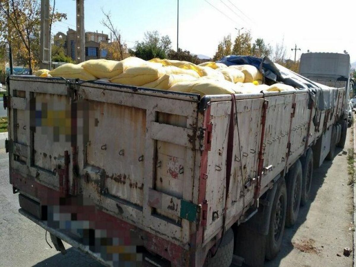 محموله ۱۳ هزار و ۵۰۰ کیلوگرمی آرد غیرمجاز در سقز کشف شد