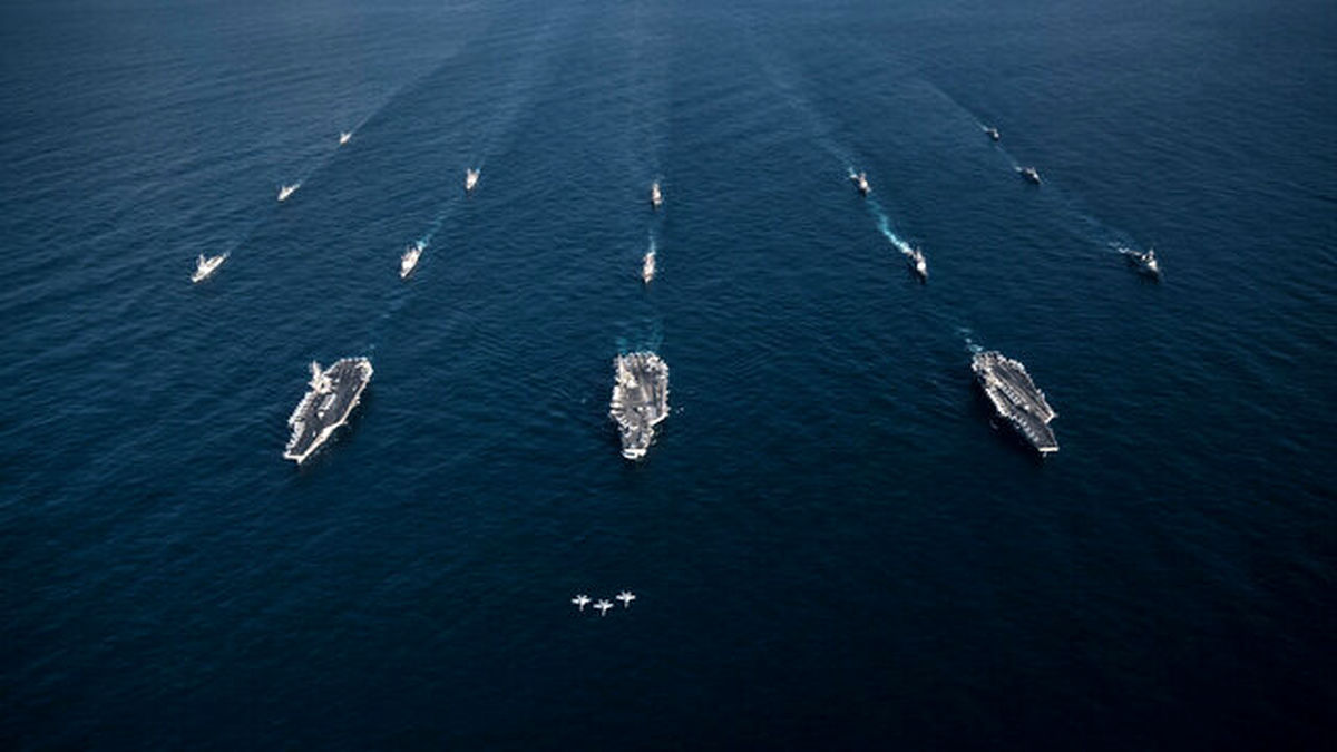 اعزام ۲ ناوهواپیمابر آمریکا به دریای چین جنوبی برای تمرینات نظامی