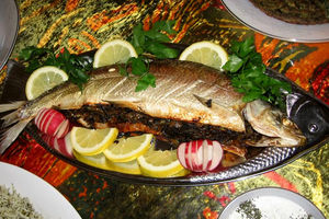 طرز تهیه طبخ آسان ماهی قزل آلا با سبزیجات معطر