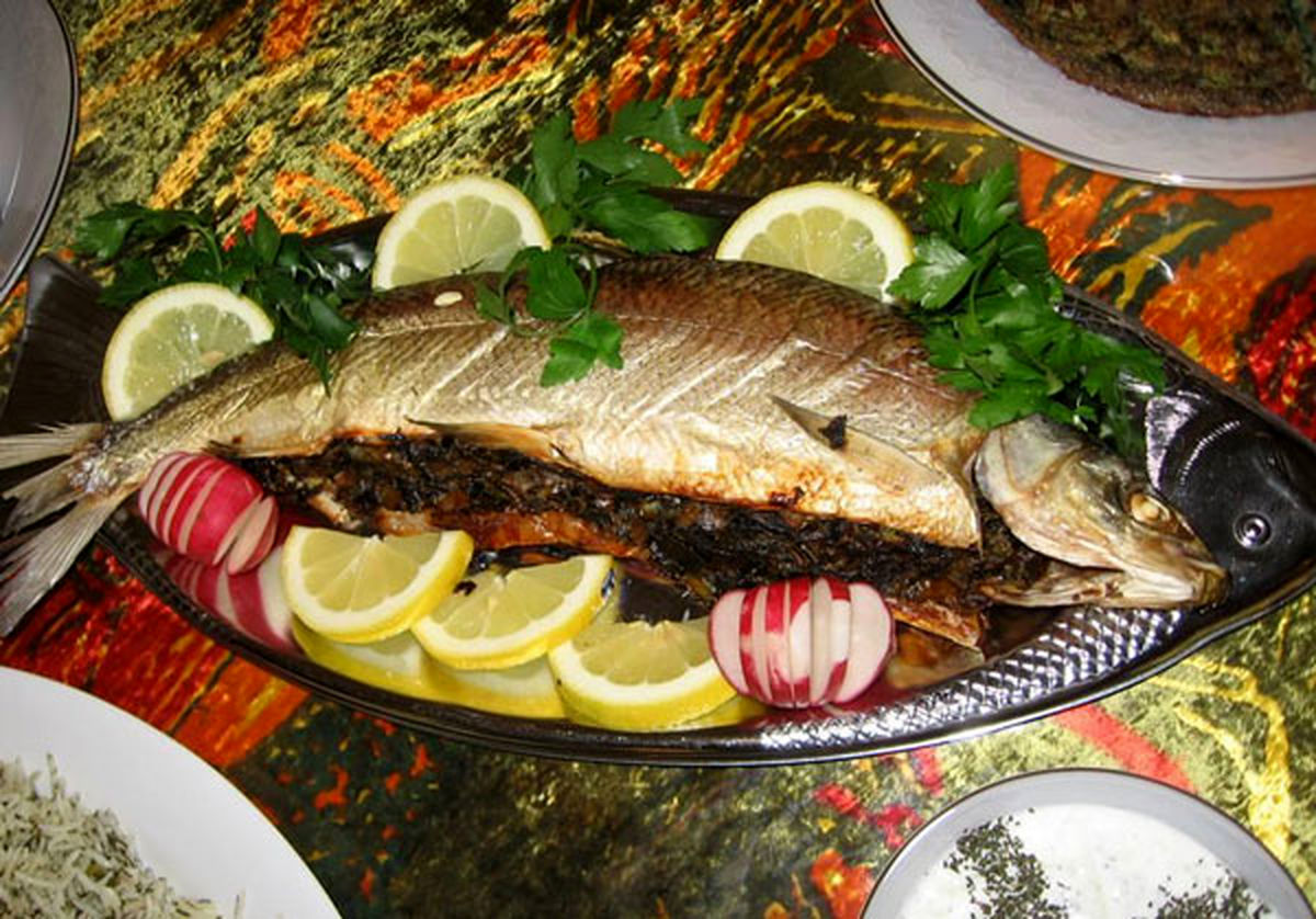 طرز تهیه طبخ آسان ماهی قزل آلا با سبزیجات معطر