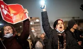 ولنتاین سیاسی در روسیه؛ شمع‌های قلبی و نور موبایل برای ناوالنی 