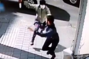 دماغ سوز شدن دزد نقابدار در حمله به پسر جوان/ ویدئو