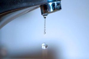 آبرسانی با تانکر به بیمارستان‌های اهواز در پی قطع آب