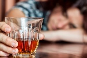 مرگ دختر ۱۲ساله به خاطر مشروبات تقلبی