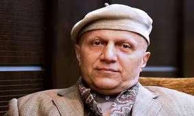 مرتضی رزاق‌کریمی نشان عالی «خورشید» را دریافت می‌کند