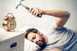 عادت ها و عواملی که باعث می شود صبح ها سخت بیدار شوید