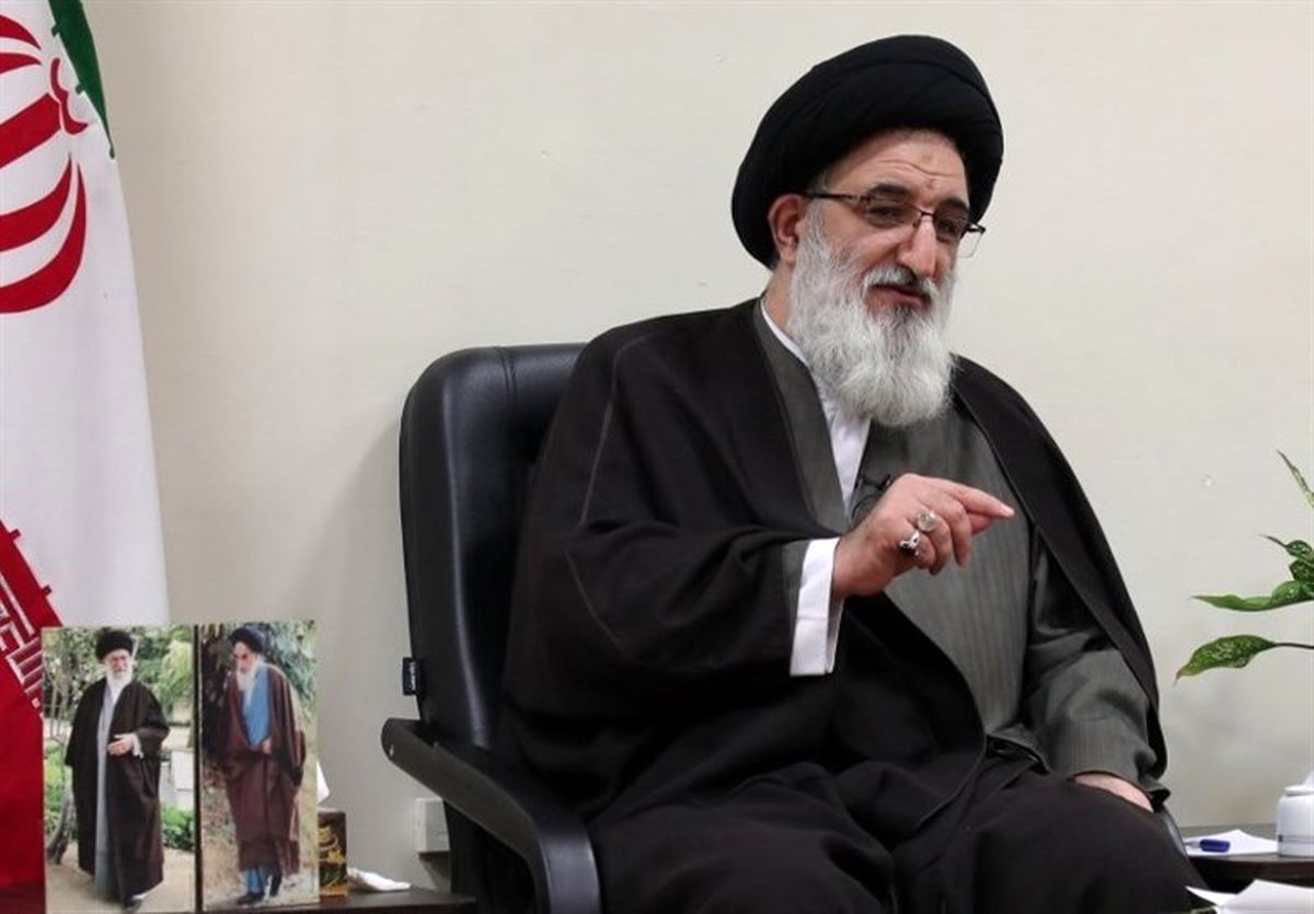 دشمن سعی میکند کاری کند که خانواده شهدا به خیابانها آمده و در مقابل نظام بایستند