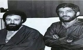 حاج احمدآقا سیگارى دود کرد و گفت: جلوی امام جرأت نمی‌کنم!/حاج احمدآقا بادگیر خوبی برای امام بود و از این بابت هم سختی کشید