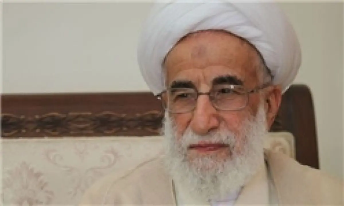 اهدای نشان فاطمی به آیت‌الله جنتی