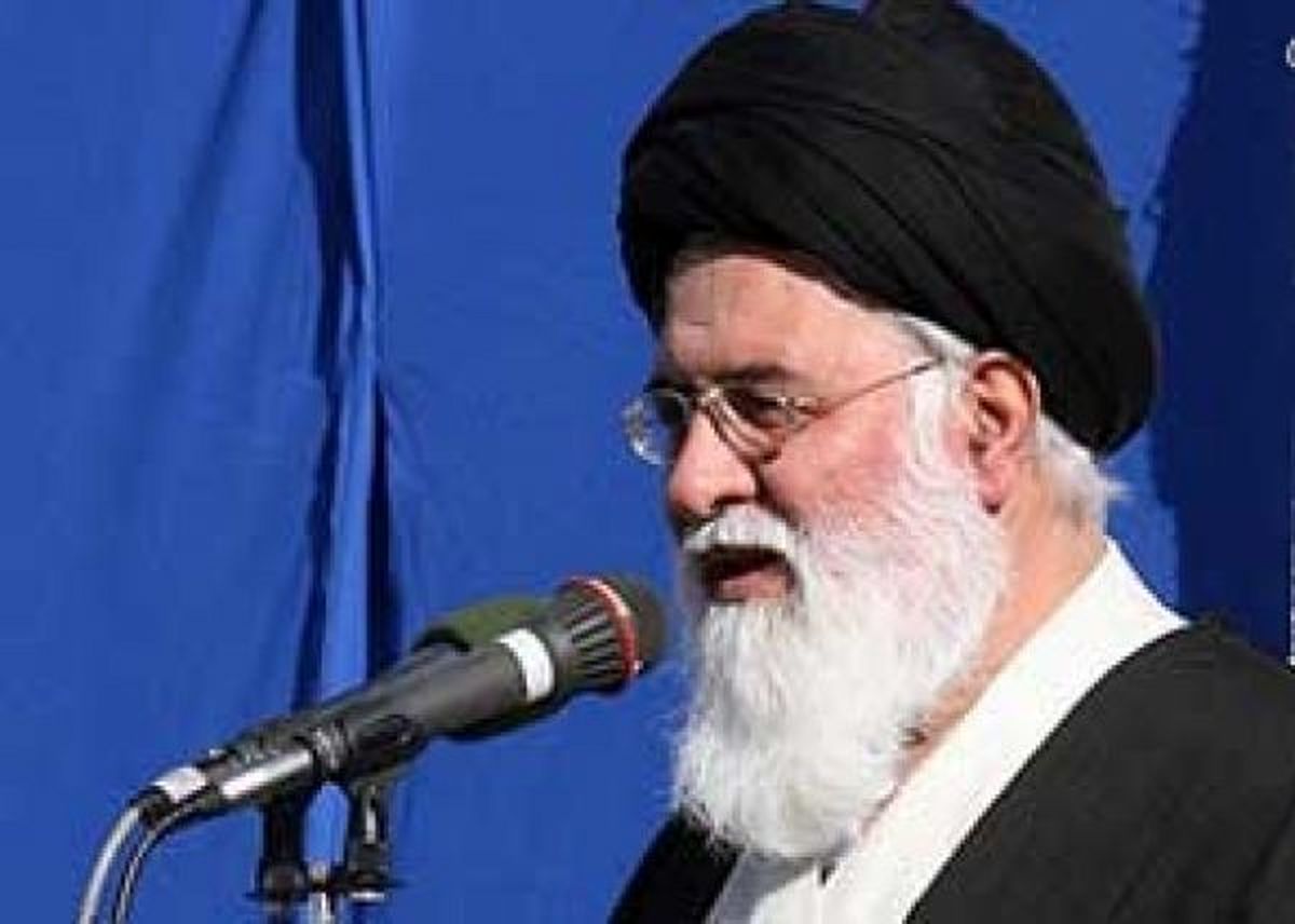 حجتالاسلام علمالهدی در نماز جمعه مشهد: کوتاهفکرها مردم را از جنگ میترسانند