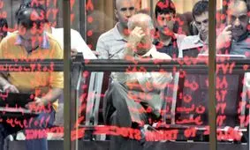 می‌خواهند گندکاری‌ها در بورس را گردن مجلس بیندازند! / دولت در لایحه بودجه ردیفی برای حمایت از سهامداران ندارد