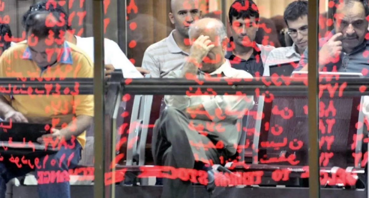 می‌خواهند گندکاری‌ها در بورس را گردن مجلس بیندازند! / دولت در لایحه بودجه ردیفی برای حمایت از سهامداران ندارد