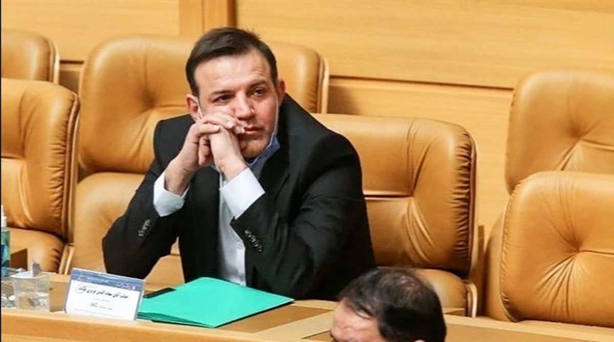 عزیزی خادم: اگر میتوانستم، با افتخار به علی کریمی رأی میدادم