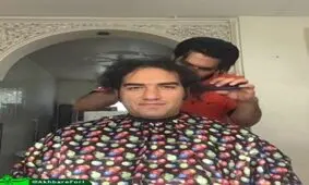 خواننده سرشناس بعد از ۲۰ سال موهایش را زد/ عکس