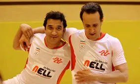 خداداد عزیزی خطاب به علی کریمی: تو بُردی