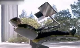 با این میز کار می‌توانید ساعت‌ها کار کنید/ ویدئو