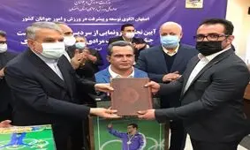 رونمایی از سردیس قهرمان وزنه برداری المپیک/ اهدای یک واحد آپارتمان به سهراب مرادی