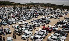 شب عید متفاوت در بازار خودرو / واسطه‌گران و دلالان از بازار عقب نشسته‌اند و در انتظارند