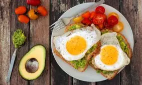 صبحانه، بهترین وعده برای کاهش تری‌گلیسیرید؛ ۵ پیشنهاد غذایی