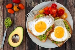 صبحانه، بهترین وعده برای کاهش تری‌گلیسیرید؛ ۵ پیشنهاد غذایی