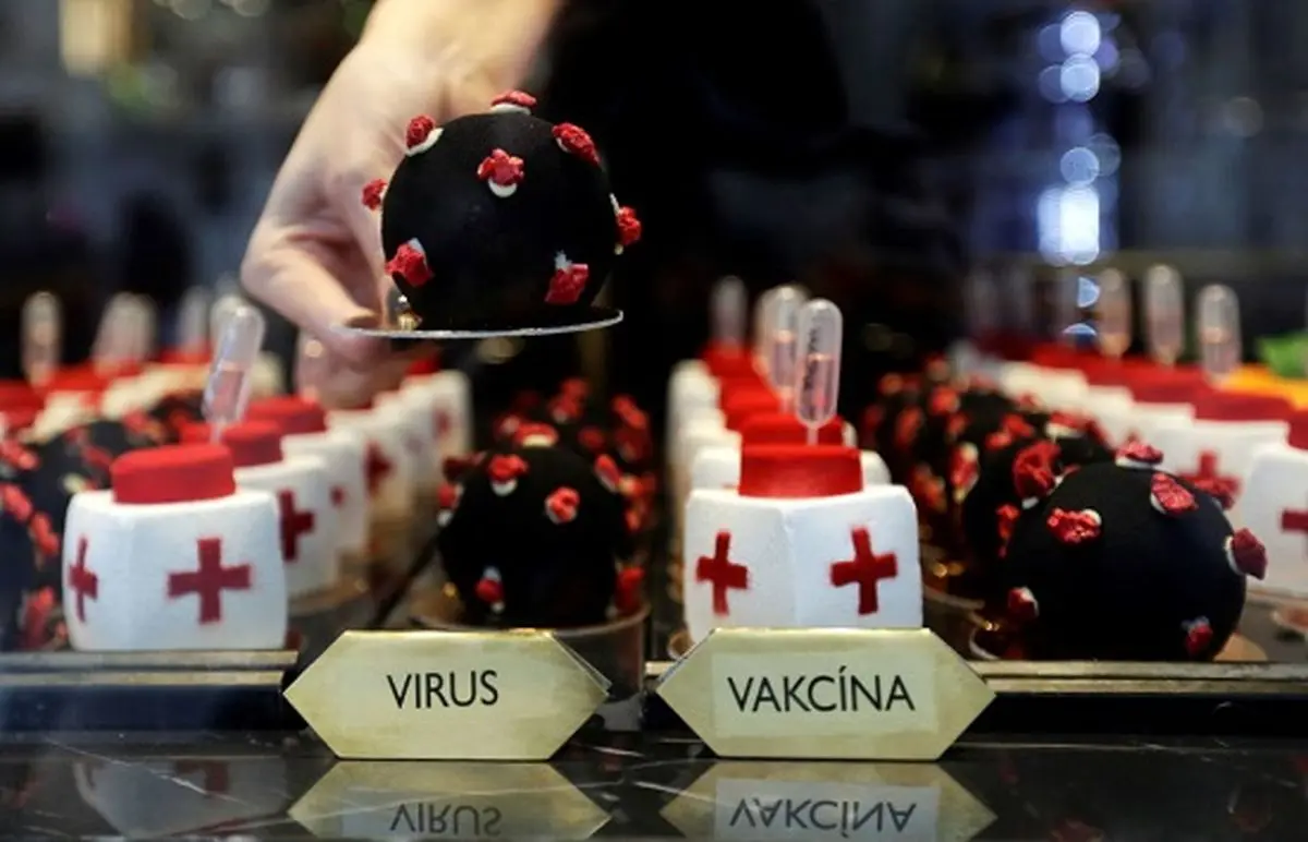 یک اتفاق عجیب، سروِ شیرینی‌های واکسنی/ عکس