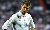 رونالدو و رقیبش دنبال اتوبوس میلان!/ کاریکاتور