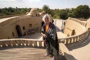 بادیه نشینی یک زن آلمانی در صحرای مصر/ مراقبه با شن و ماسه